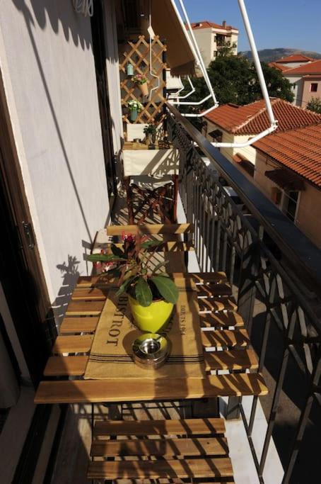 Delphic Moments - Sunny App 3Br, 2Ba With View Apartment Luaran gambar